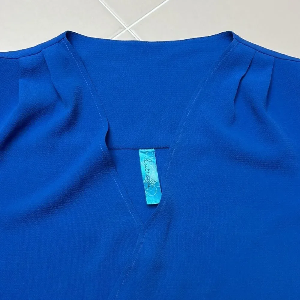 ButtonsāShortāSleeveĀ Blouseā - Picture 2 of 3